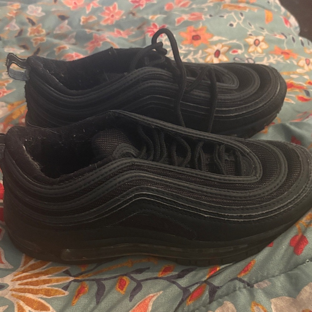 Black Low-Top Athletic Sneakers